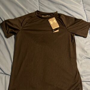 Under Armour youth size medium, gray, dry fit shirt